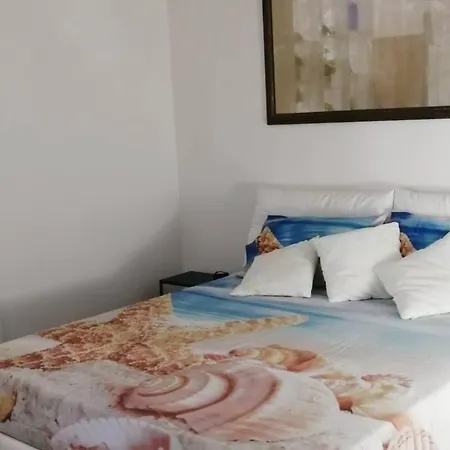 Lo Scoglio Guest house *